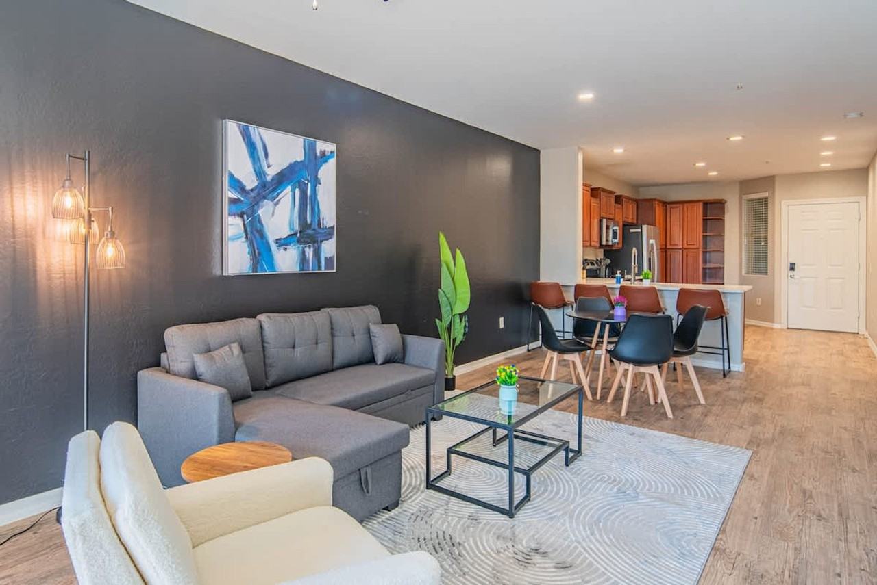 1275 East University Drive - Photo 2 of 94