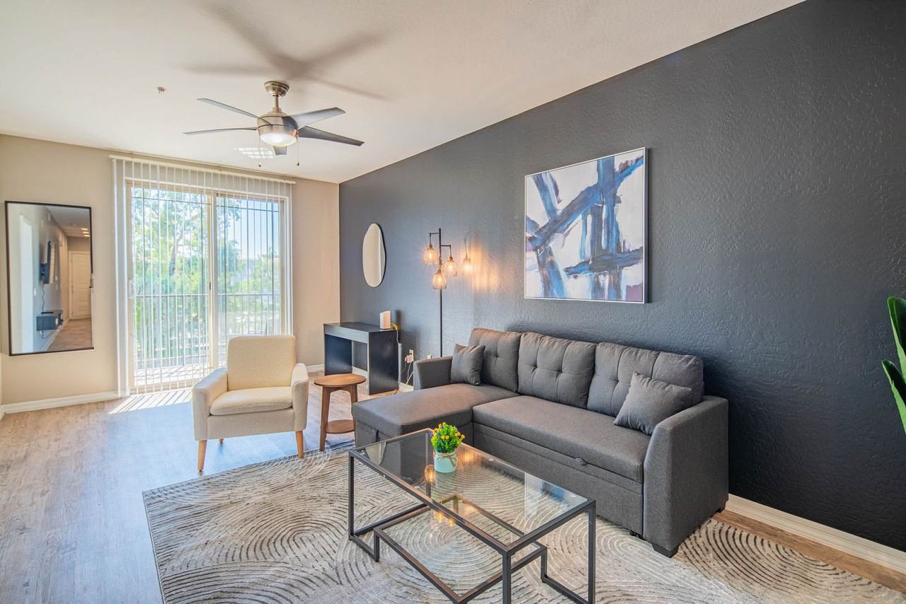 1275 East University Drive - Photo 3 of 94