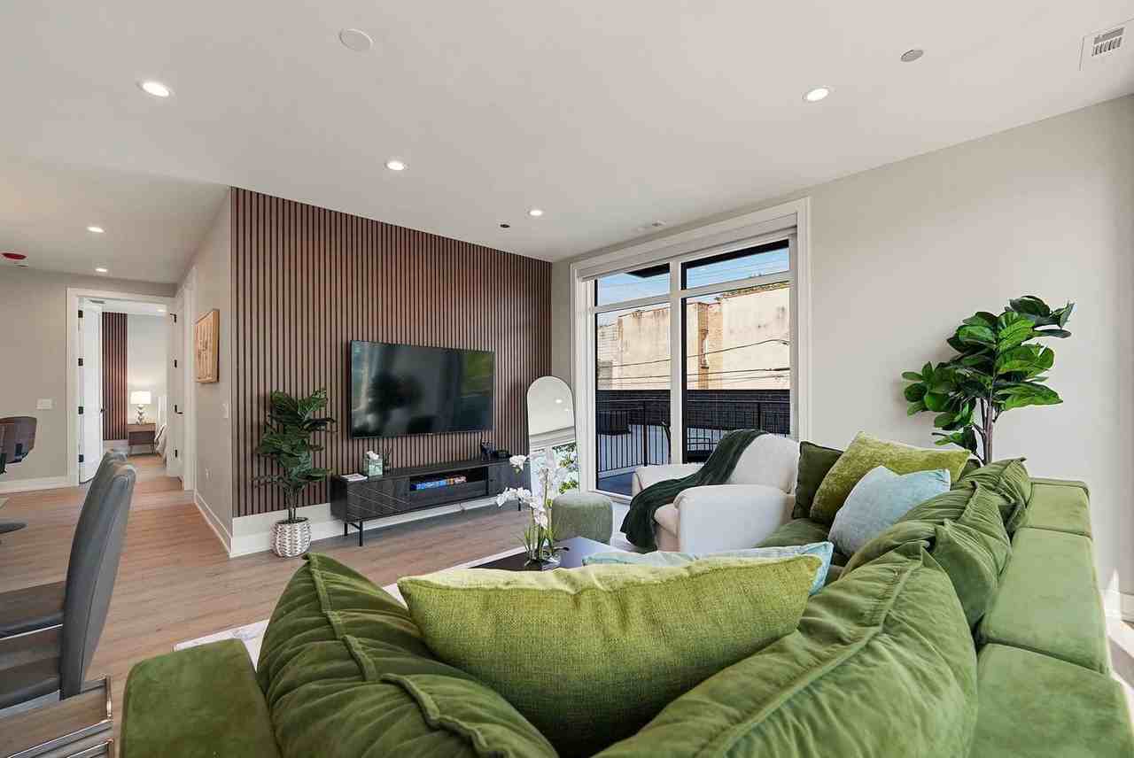 2344 W Polk St #1256061P - Photo 5 of 41