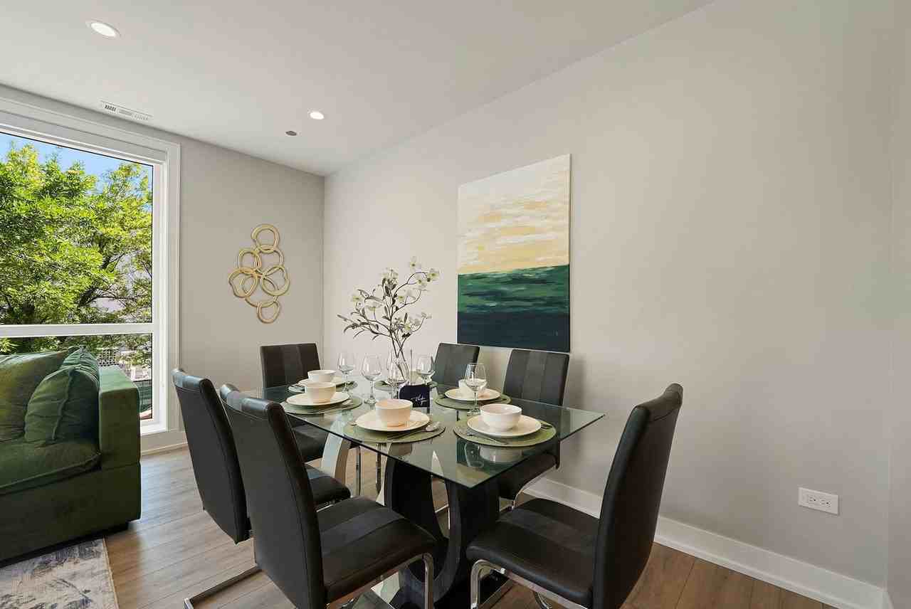 2344 W Polk St #1256061P - Photo 4 of 41