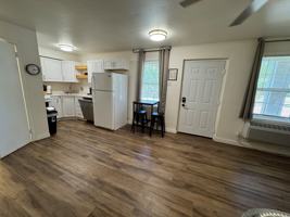 featured image of 802 S Elm St