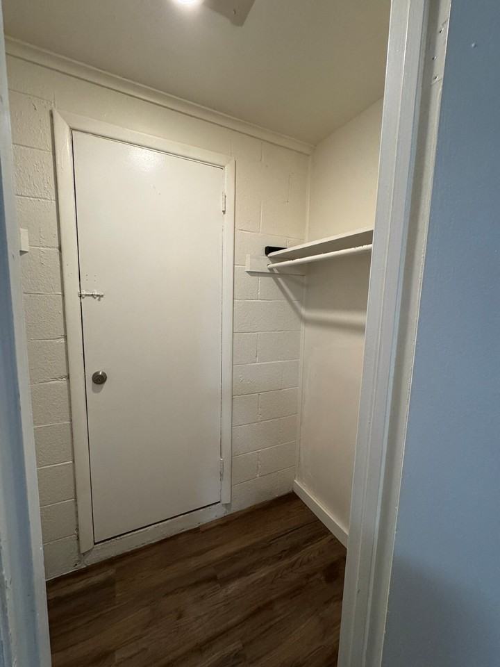 802 S Elm St #1296539P - Photo 6 of 15