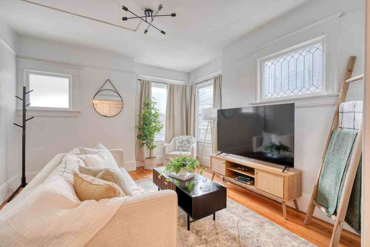 1032 Se 12th Ave #1309849P - Photo 3 of 31