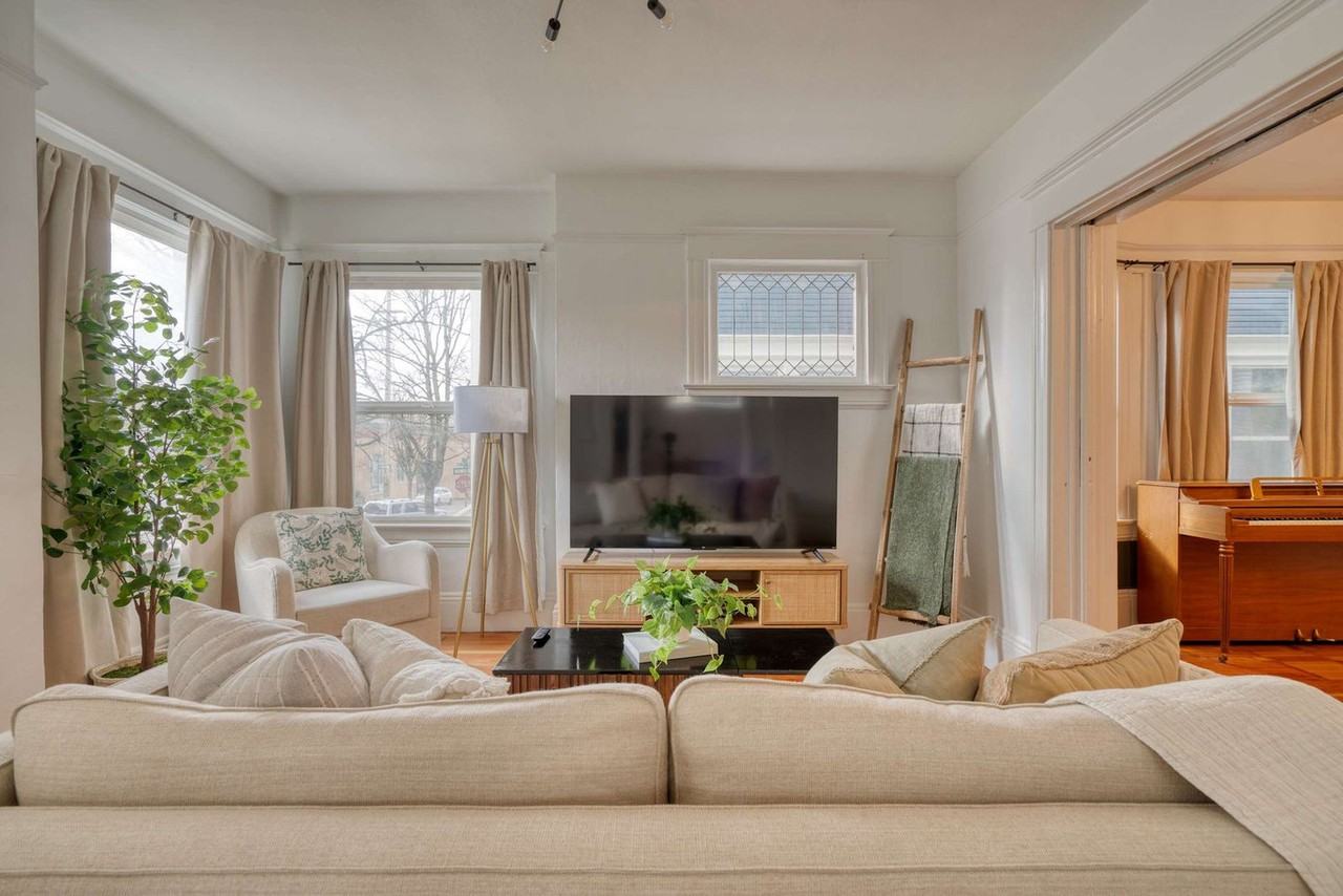 1032 Se 12th Ave #1309849P - Photo 4 of 31