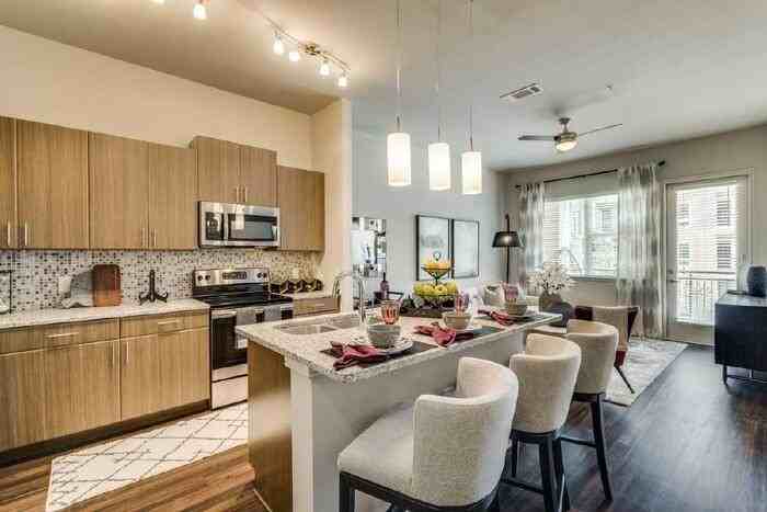 801 Lake Carolyn Pkwy #C5 - Photo 7 of 12