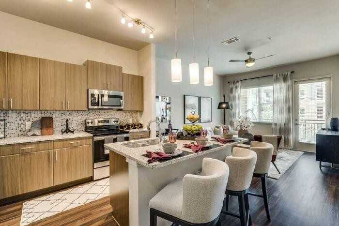 801 Lake Carolyn Pkwy #B4 - Photo 7 of 13