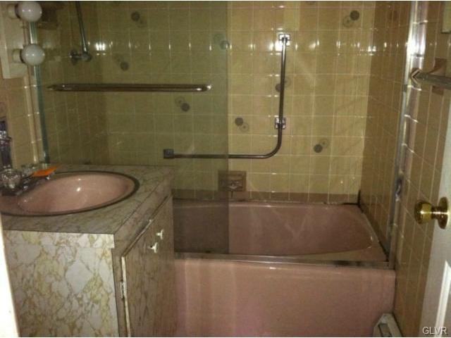 3607 Greenway St - Photo 3 of 13