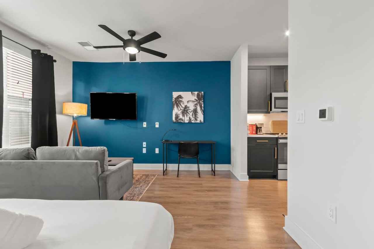 1116 Gramercy Ln #1316310P - Photo 3 of 21