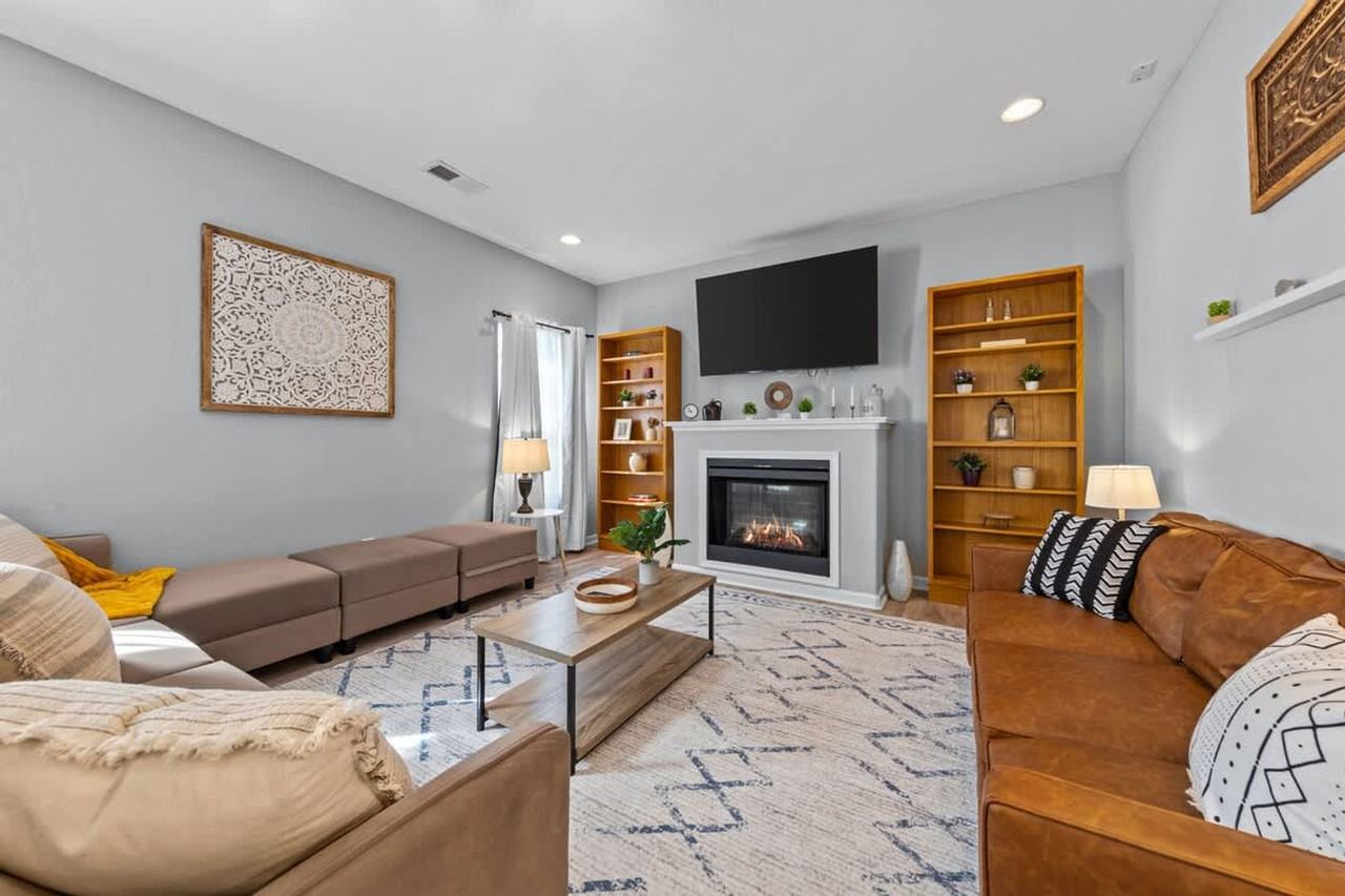 5021 Woolsey St #1328011P - Photo 4 of 32