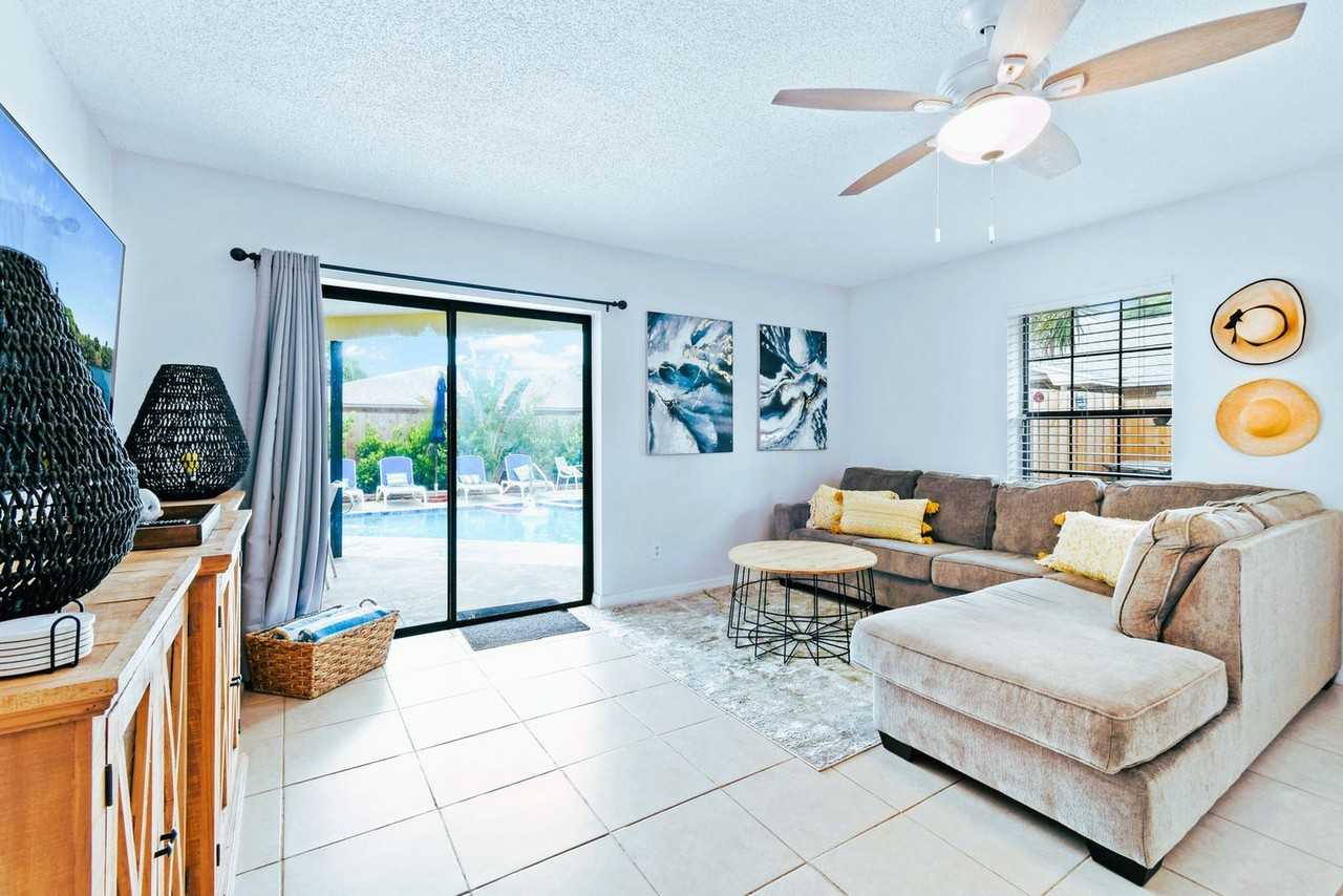 9130 East Highland Pines Boulevard - Photo 2 of 47