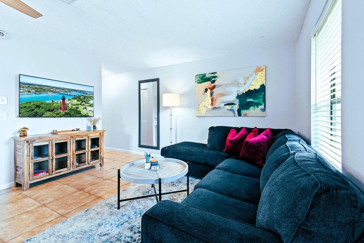 9130 East Highland Pines Boulevard - Photo 3 of 47