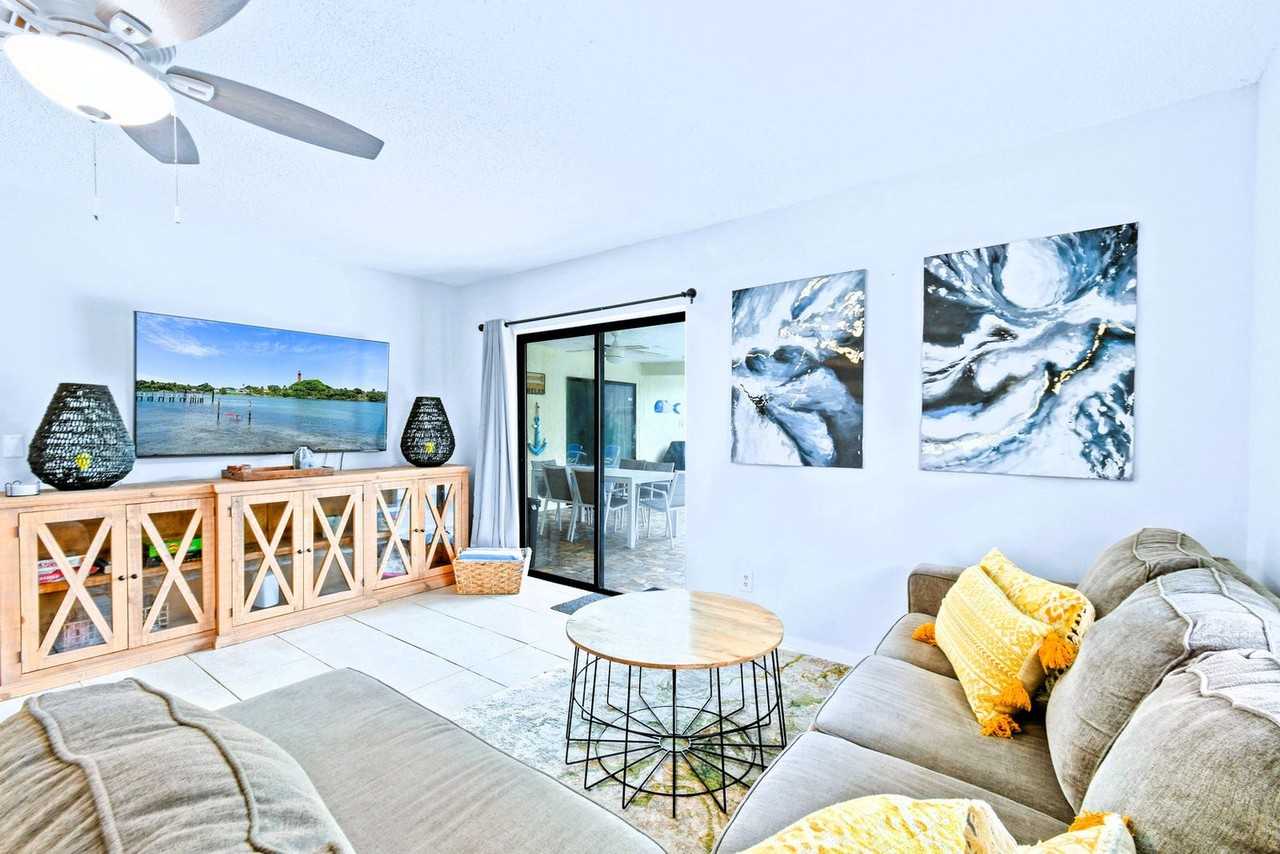 9130 East Highland Pines Boulevard - Photo 4 of 47