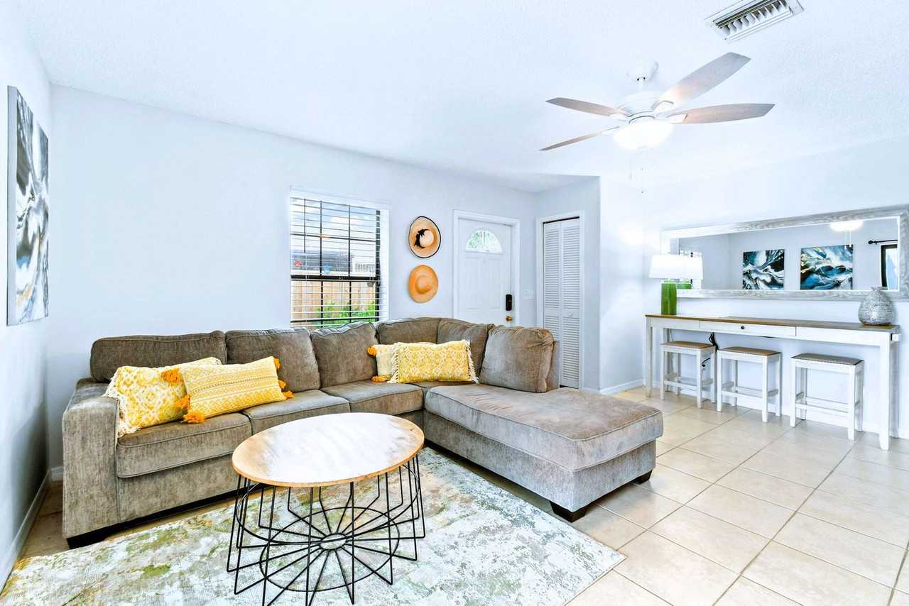 9130 East Highland Pines Boulevard - Photo 5 of 47