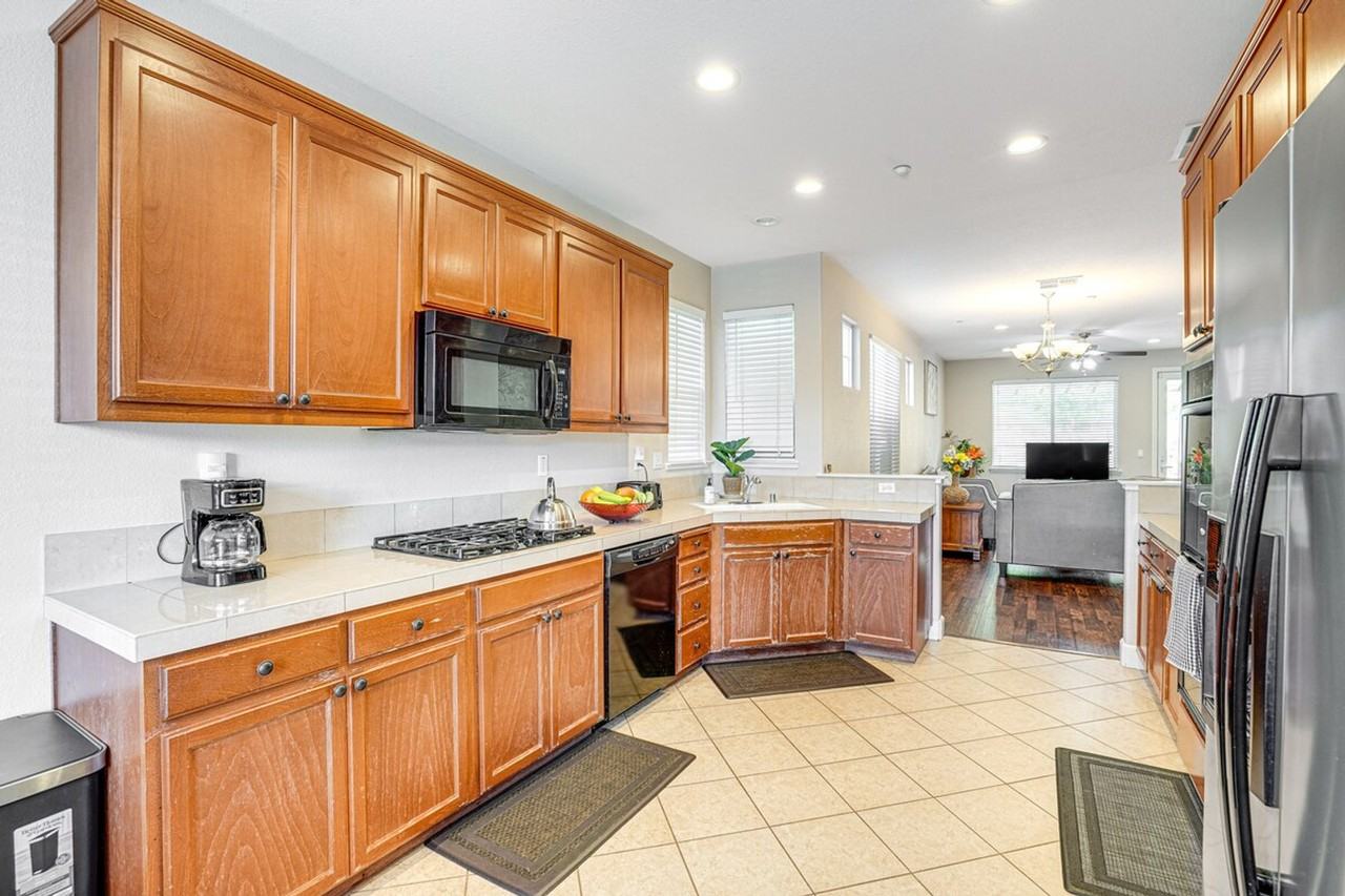 140 Lawlor Ct #1307443P - Photo 6 of 32