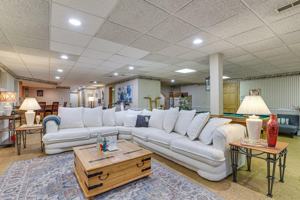 featured image of 7 Creekside Ln