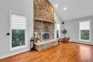 featured image of 6 Buchanan Ln