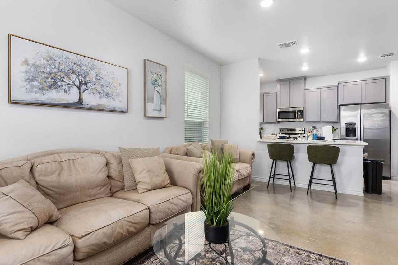 101 S 50th St #1324867P - Photo 2 of 20