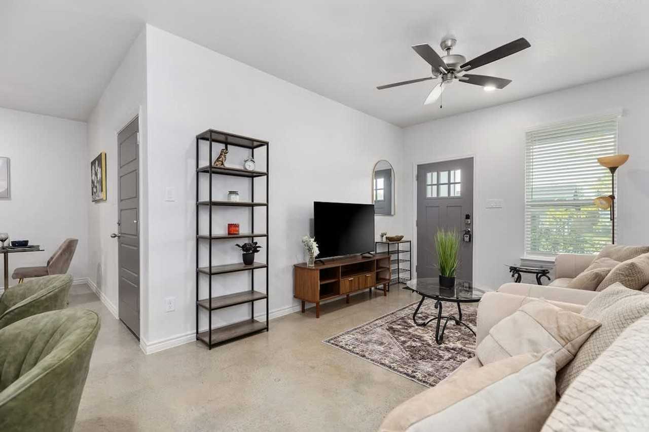 101 S 50th St #1324867P - Photo 3 of 20