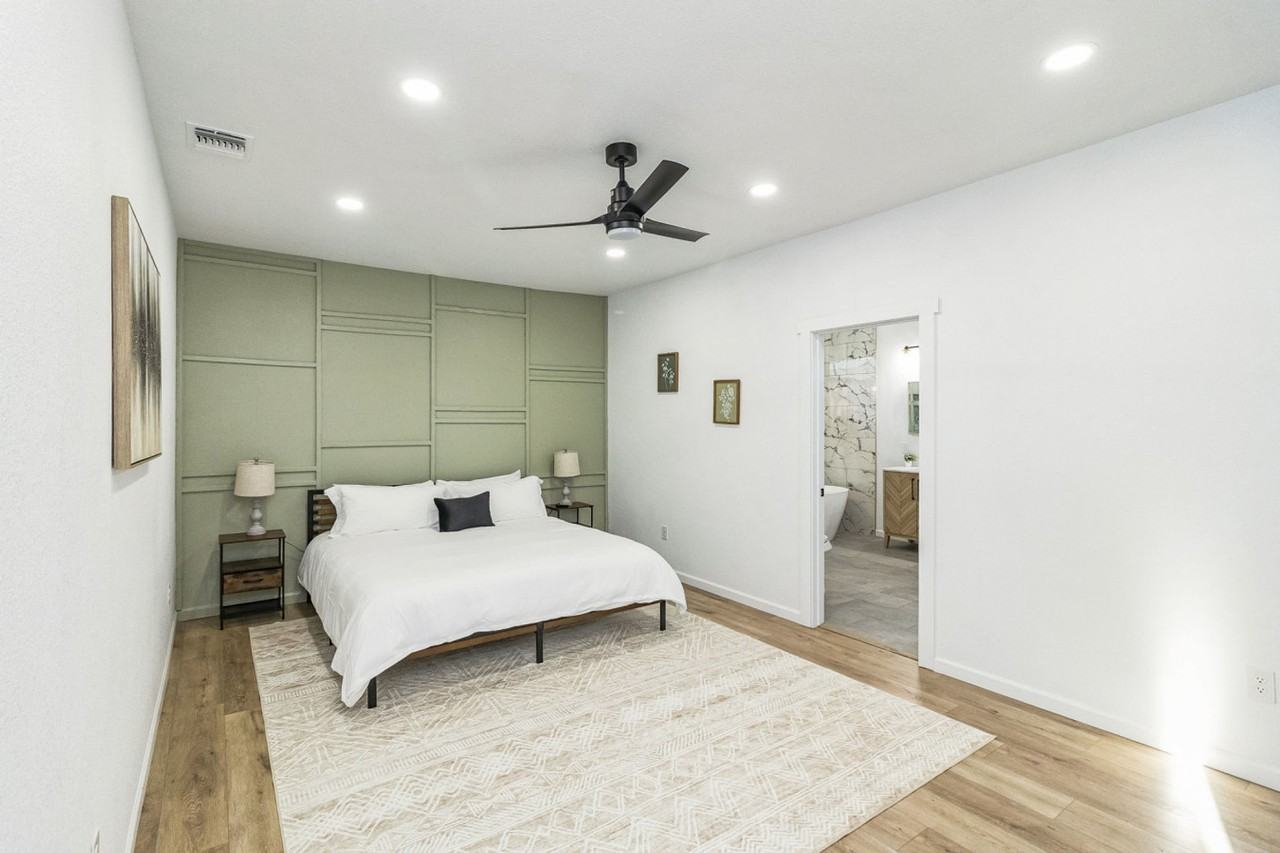 2306 E Houston St #1328945P - Photo 2 of 29