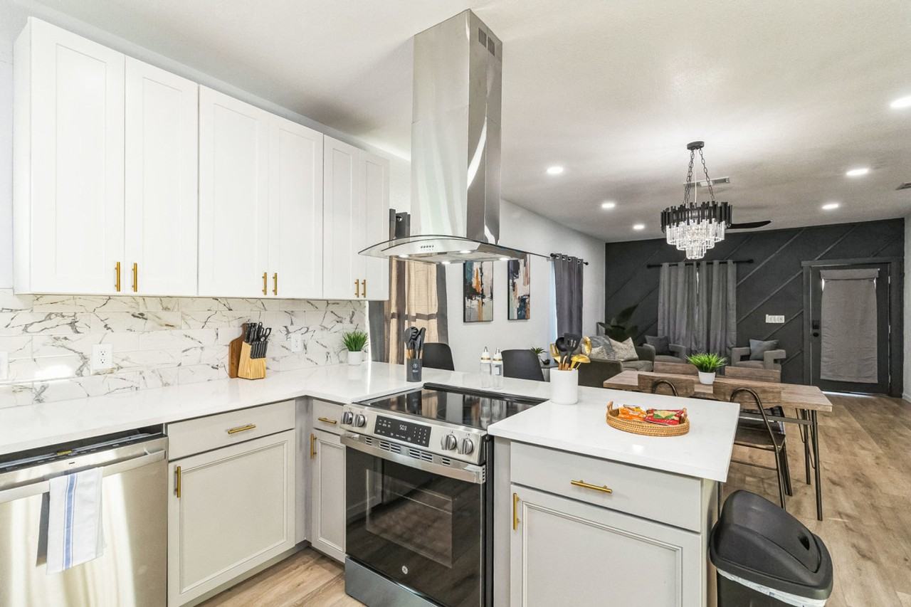 2306 E Houston St #1328945P - Photo 3 of 29