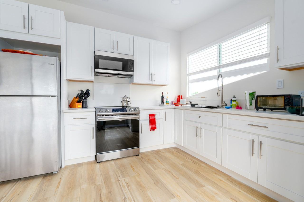 5021 Foothill Blvd #1321791P - Photo 4 of 16