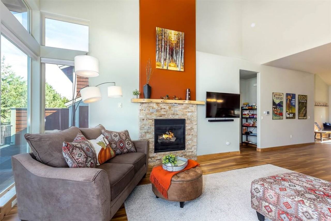 11043 Village Loop #1330989P - Photo 2 of 23