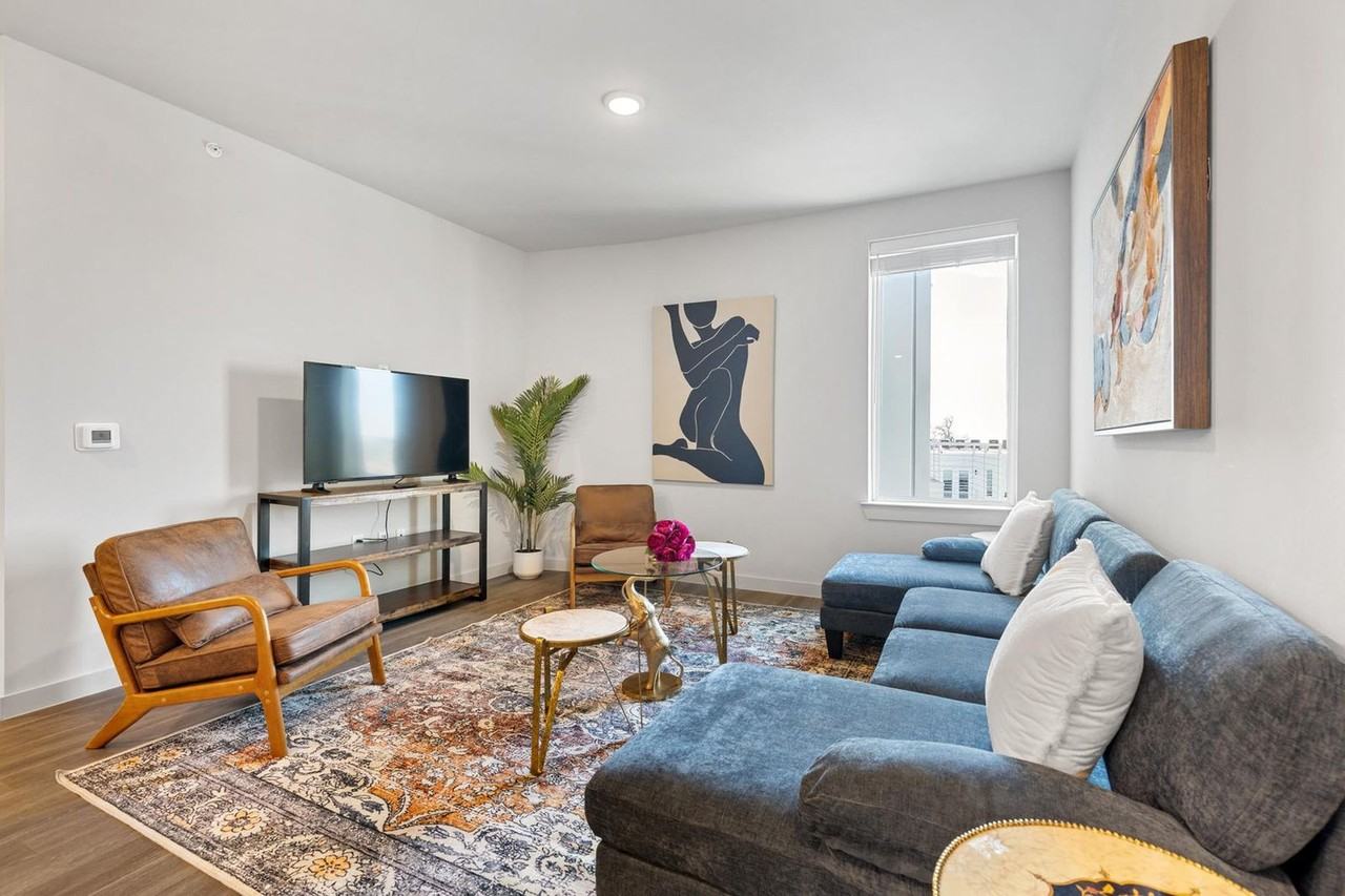 5820 1/2 Cameron Road - Photo 3 of 139