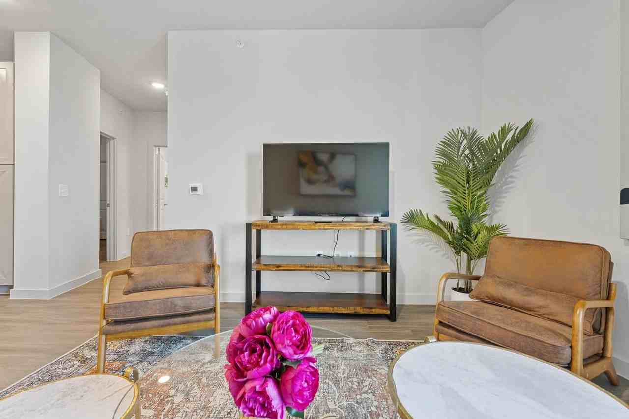 5820 1/2 Cameron Road - Photo 7 of 139