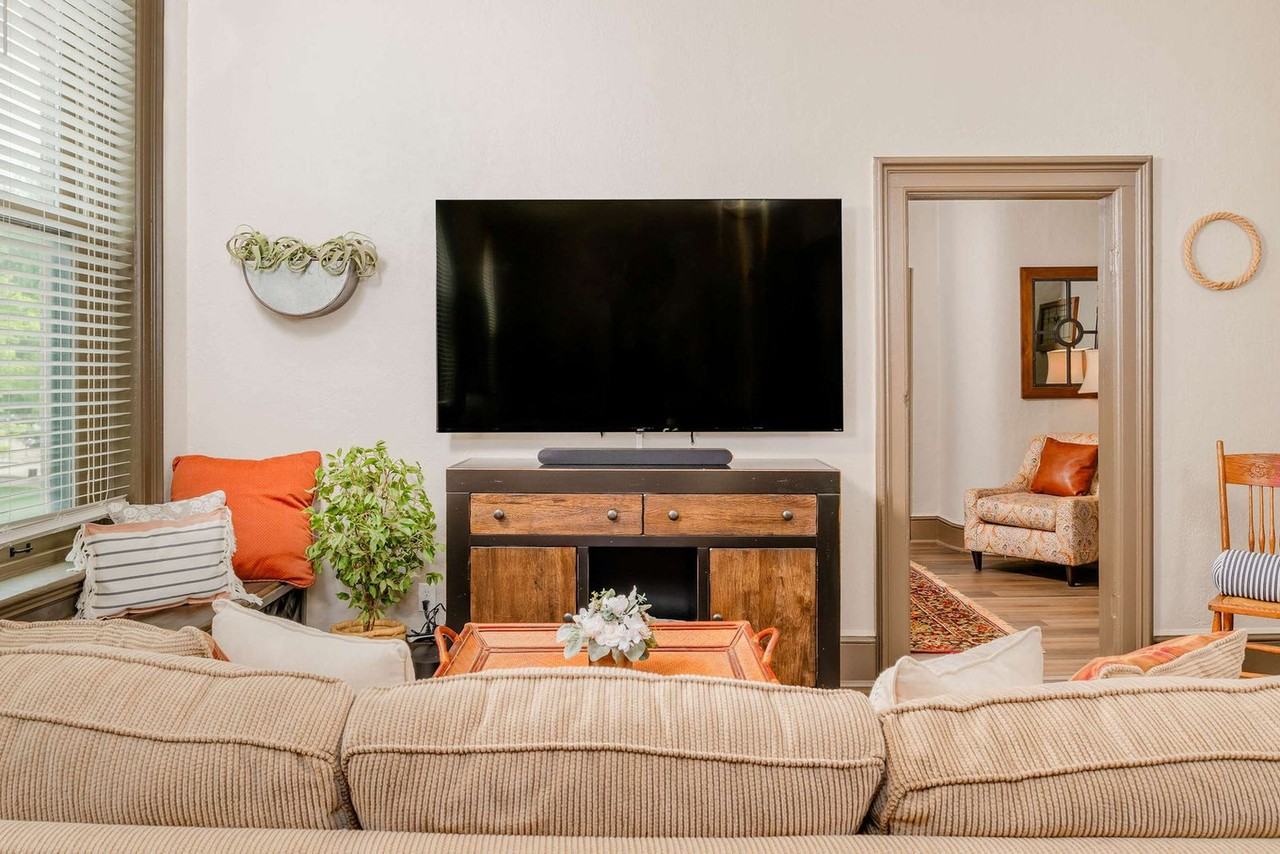 101 Algoma Blvd #1332436P - Photo 2 of 21