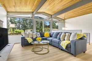 featured image of 12527 Se 52nd St