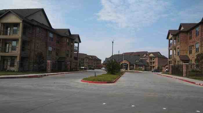 1315 W Brown St #D3 - Photo 2 of 6