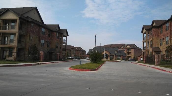 1315 W Brown St #C2 - Photo 2 of 6