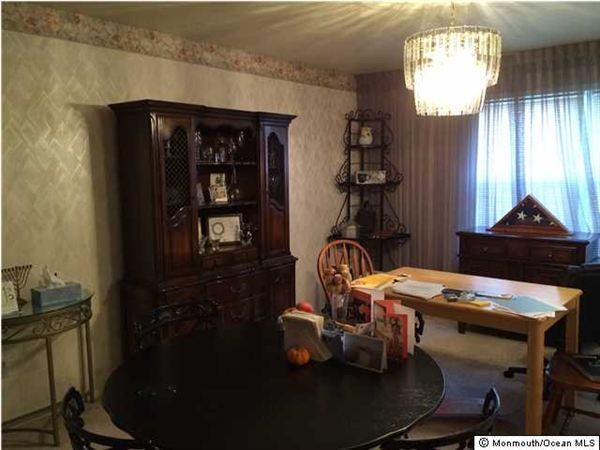 1093 Roseberry Ct - Photo 2 of 6