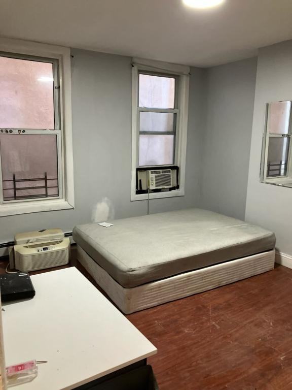 1372 Zerega Ave - Photo 5 of 5