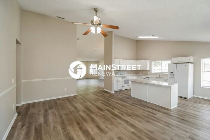 8854 Rose Hill Dr N - Photo 6 of 16