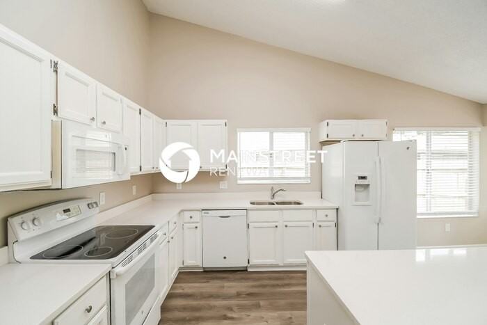 8854 Rose Hill Dr N - Photo 7 of 16