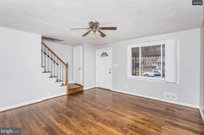 7457 Lawrence Rd - Photo 3 of 26