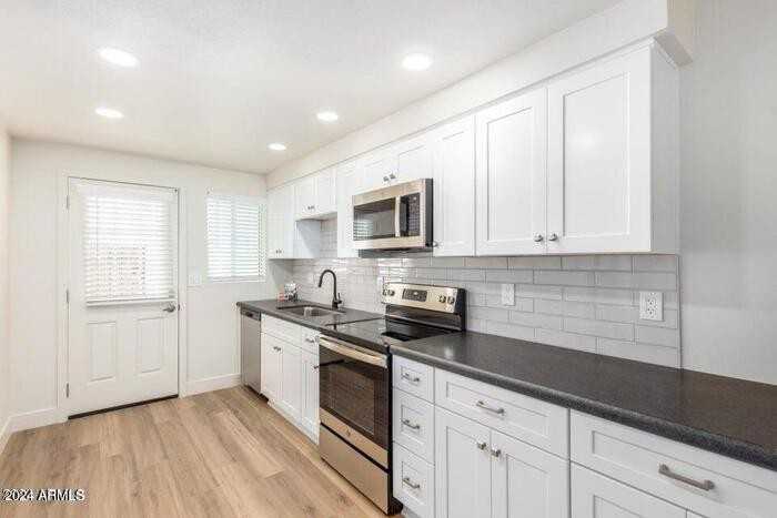 6049 West Laurie Lane #3 - Photo 6 of 16