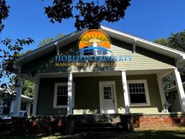 featured image of 2019 Lee High Dr Ne