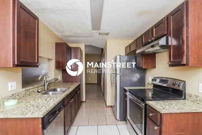 1616 Clover Circle - Photo 5 of 17