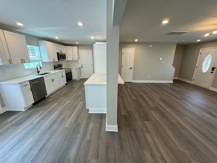 4228 Dalcross Rd - Photo 5 of 26