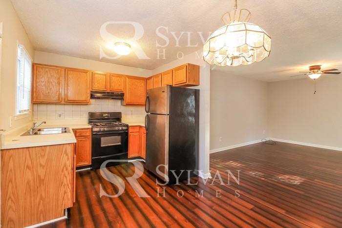 306 Marshall St - Photo 3 of 15