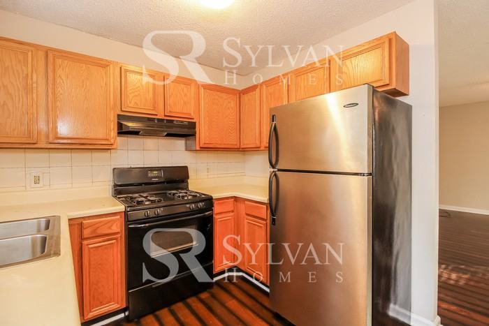 306 Marshall St - Photo 4 of 15