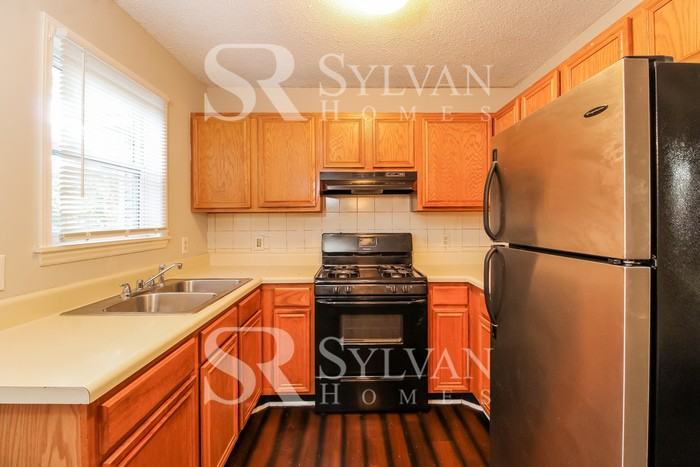 306 Marshall St - Photo 5 of 15