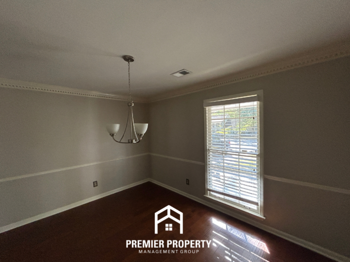 586 Lancelot Ln - Photo 7 of 39