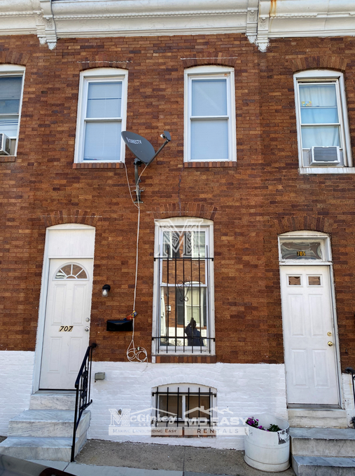 799 N Glover St - Photo 2 of 11