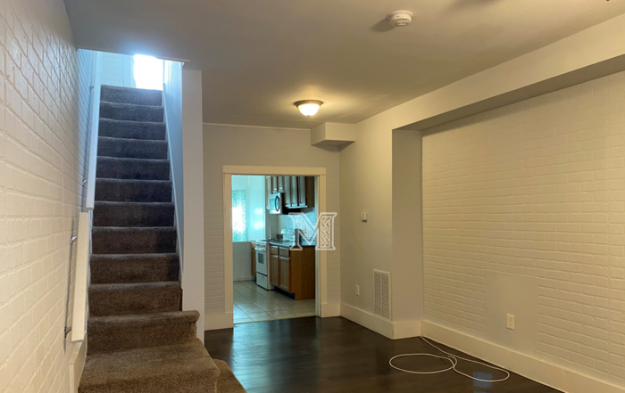 799 N Glover St - Photo 3 of 11