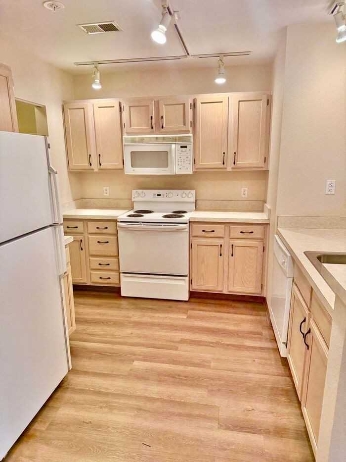4545 Wheaton Dr #E180 - Photo 7 of 23