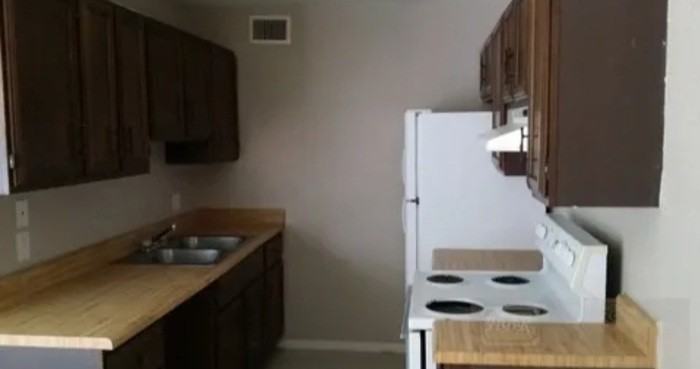 502 E Davis St #16 - Photo 3 of 13