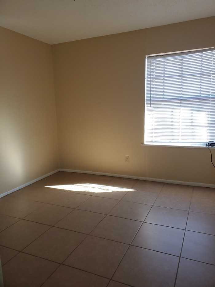 502 E Davis St #16 - Photo 4 of 13